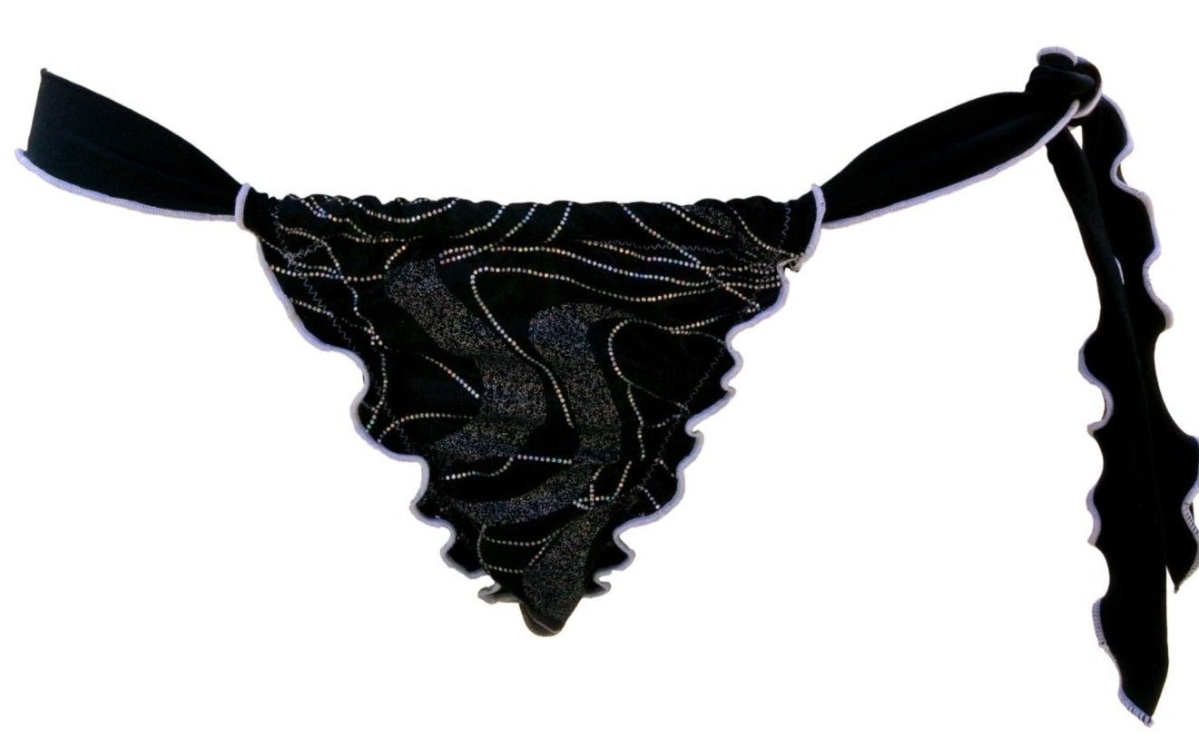 Slip bikini Eclisse nero con ricami argento, bordi frou frou e laccetti laterali annodabili