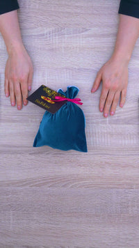 Bikini Nettuno vista alternativa — triangolo blu persia con bordi frou frou