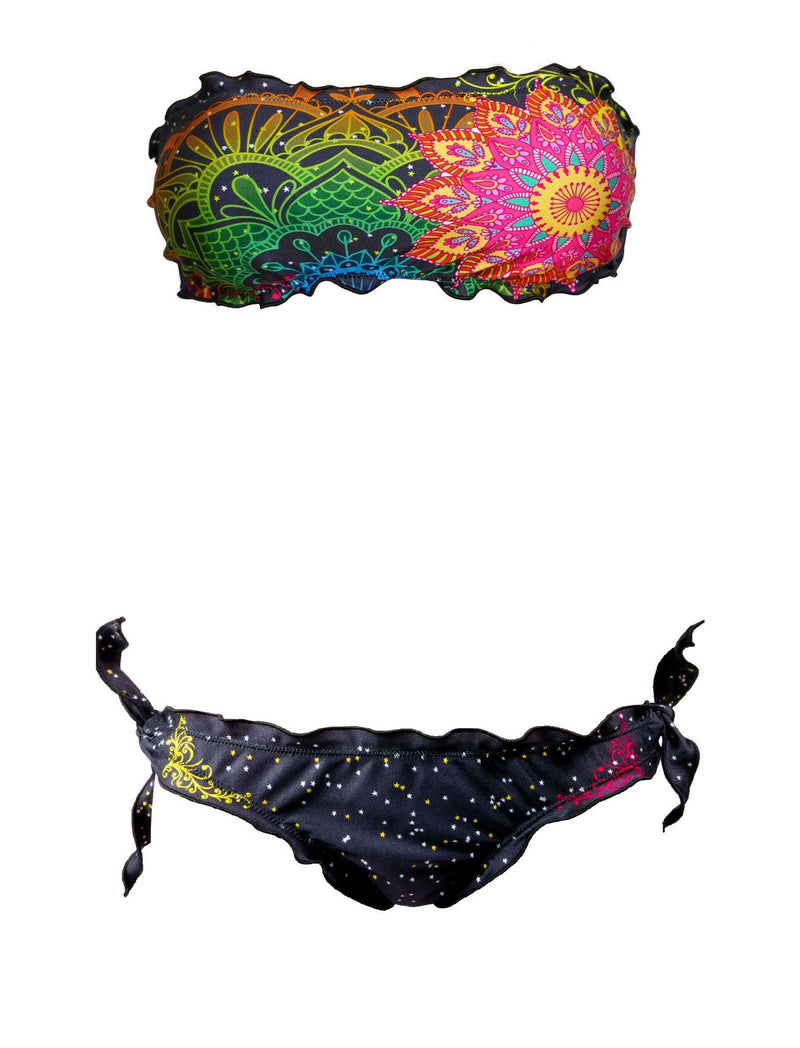 Bikini Dark Indy a fascia con motivi mandala e lotus multicolore su sfondo nero