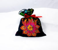 Slip bikini Dark Indy vista posteriore — slip nero con bordi frou frou