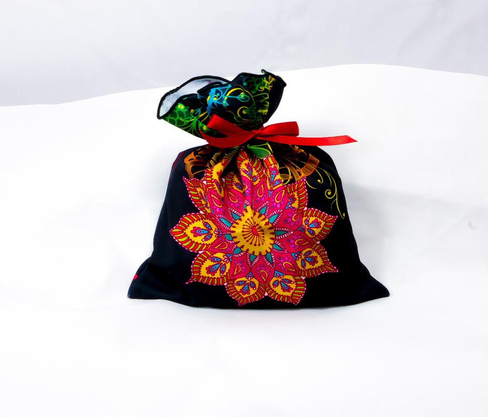 Top Fascia Dark Indy dettaglio stampa — lotus buddista multicolore