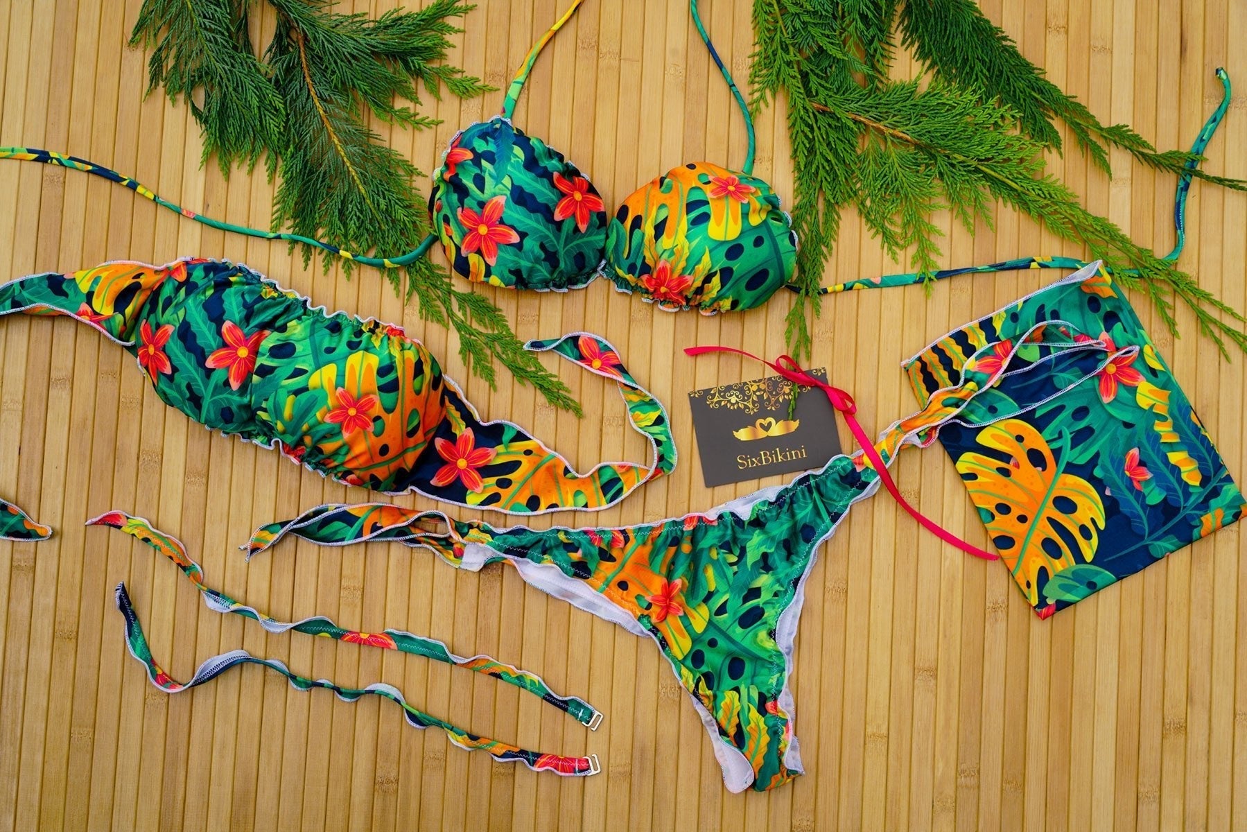 Bikini Jungle set completo — fascia tropicale e slip con laccetti annodabili